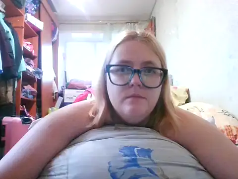 Snapshot of DesireMelissa chatting on October 2025 05:07:02 AM DesireMelissa online show from October 2025 05:07:02 AM