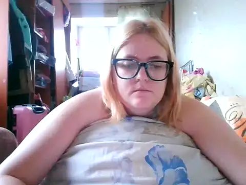 Snapshot of DesireMelissa chatting on October 2025 09:43:02 AM DesireMelissa online show from October 2025 09:43:02 AM