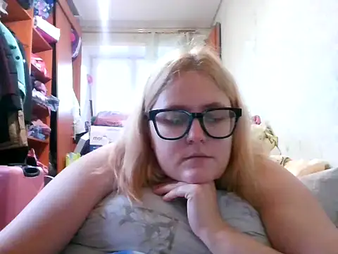 Snapshot of DesireMelissa chatting on October 2025 05:32:01 AM DesireMelissa online show from October 2025 05:32:01 AM