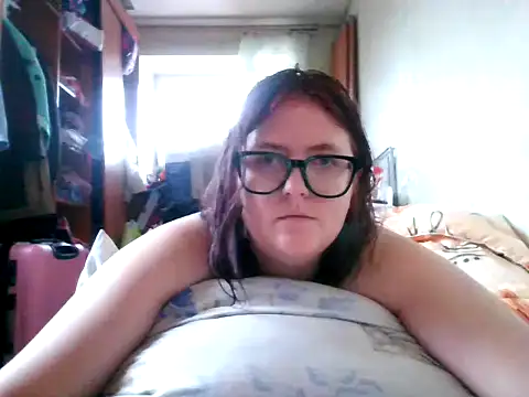 Snapshot of DesireMelissa chatting on October 2025 12:06:01 PM DesireMelissa online show from October 2025 12:06:01 PM