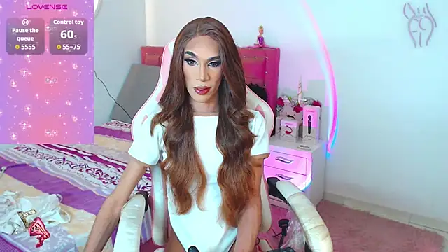 camila hootie online show from December 2025 09:44:02 PM