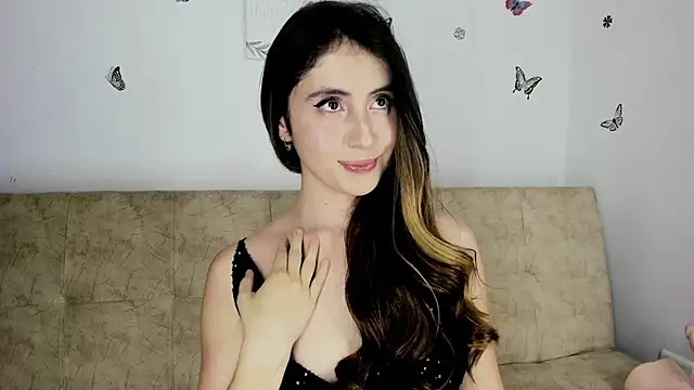 Nicol Swift  online show from December 2024 02:23:01 AM