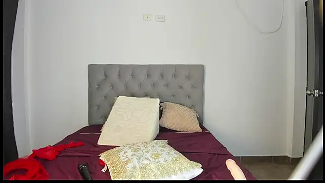 Nicol Swift  online show from February 2025 02:55:01 AM