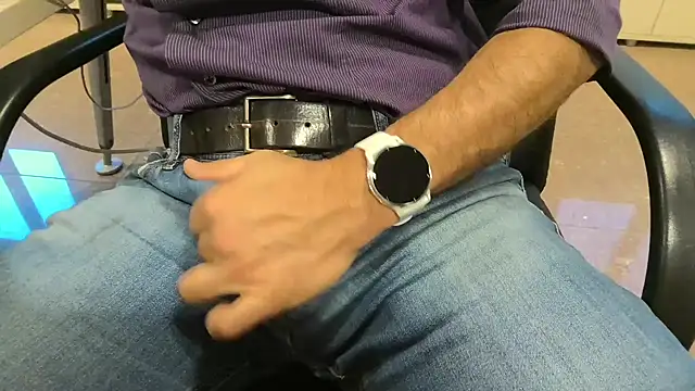 alessandroman2114 online show from October 2025 04:37:01 PM