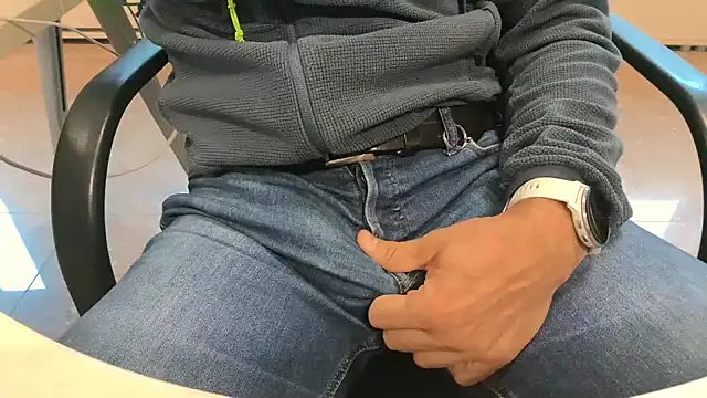 alessandroman2114 online show from October 2025 10:36:01 AM