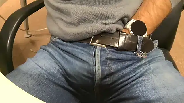 alessandroman2114 online show from November 2025 05:13:02 PM