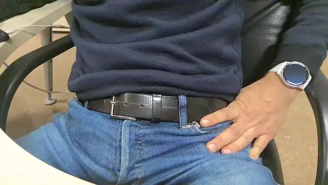 alessandroman2114 online show from November 2025 04:40:01 PM