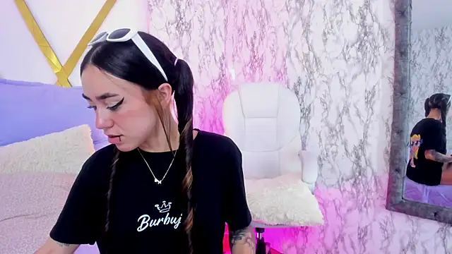 Athziry  online show from December 2024 12:36:02 AM