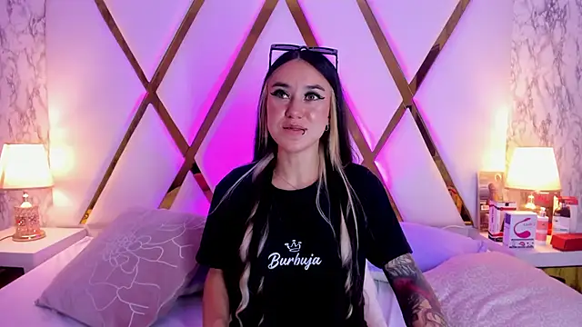 Athziry  online show from February 2025 10:09:01 PM