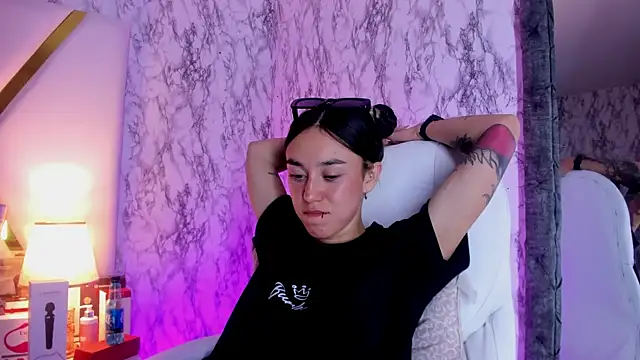 Athziry  online show from February 2025 08:50:01 PM