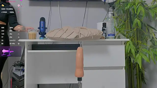 Snapshot of luckyalice_ chatting on November 2025 07:56:02 PM luckyalice online show from November 2025 07:56:02 PM