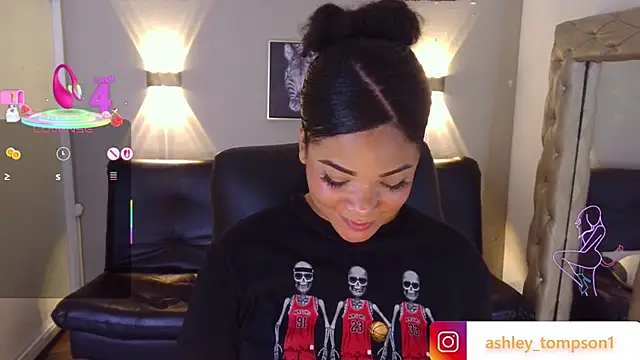 ashley Tompson1 online show from March 2025 03:39:01 PM