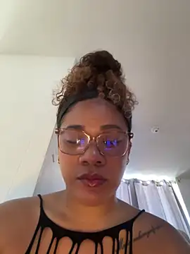 ashley Tompson1 online show from April 2026 01:25:02 PM