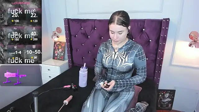 Danee 19  online show from December 2024 12:34:02 PM