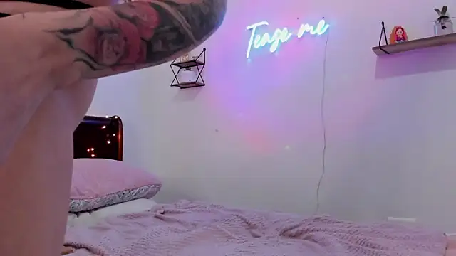 Manuela monroe online show from December 2025 09:57:01 PM