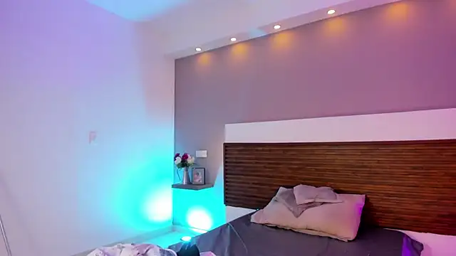 Adelehottman online show from April 2026 07:52:01 PM