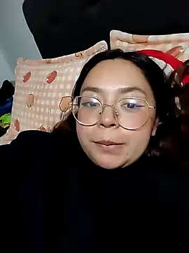 Snapshot of Peach-Lawrence chatting on December 2024 01:14:01 AM Peach-Lawrence online show from December 2024 01:14:01 AM