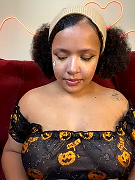 Snapshot of 99_Lilith chatting on October 2025 12:56:02 AM 99 Lilith online show from October 2025 12:56:02 AM