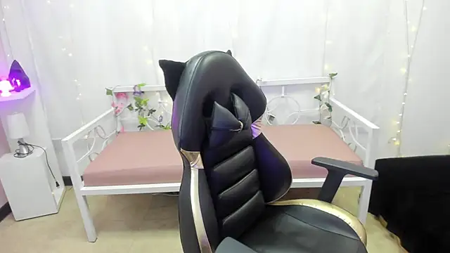 Snapshot of chica_Hetfield chatting on February 2025 02:38:02 PM chica Hetfield online show from February 2025 02:38:02 PM