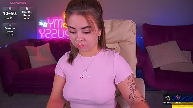 SusieWood online show from September 2025 06:15:01 AM