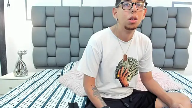 Derek and Skarlet online show from September 2025 03:25:01 PM