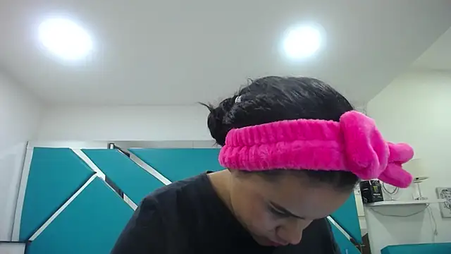 Snapshot of _Miaaleon chatting on March 2025 04:12:01 PM Miaaleon online show from March 2025 04:12:01 PM