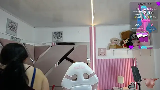 Snapshot of _Miaaleon chatting on October 2025 12:57:02 PM Miaaleon online show from October 2025 12:57:02 PM