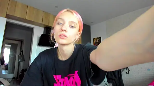 Snapshot of _Alice_Kitty chatting on June 2026 05:06:02 PM Alice Kitty online show from June 2026 05:06:02 PM