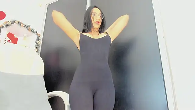 UrNewFantasy online show from January 2025 07:56:02 PM