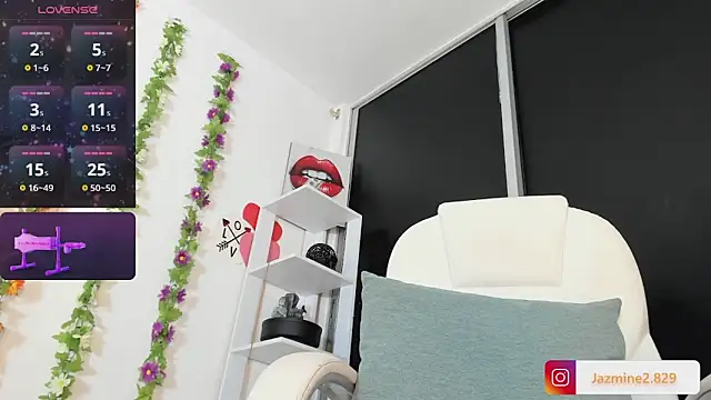 UrNewFantasy online show from January 2025 10:44:01 PM