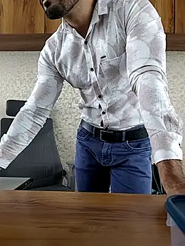 indianguy89 online show from April 2026 06:14:02 AM