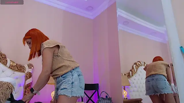 Snapshot of AdelinaVans chatting on October 2025 11:07:02 AM AdelinaVans online show from October 2025 11:07:02 AM