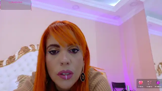 Snapshot of AdelinaVans chatting on October 2025 11:19:01 AM AdelinaVans online show from October 2025 11:19:01 AM