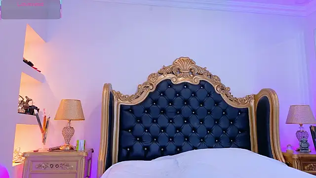 Snapshot of AdelinaVans chatting on October 2025 11:23:02 AM AdelinaVans online show from October 2025 11:23:02 AM