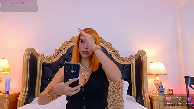 Snapshot of AdelinaVans chatting on November 2025 12:33:01 PM AdelinaVans online show from November 2025 12:33:01 PM