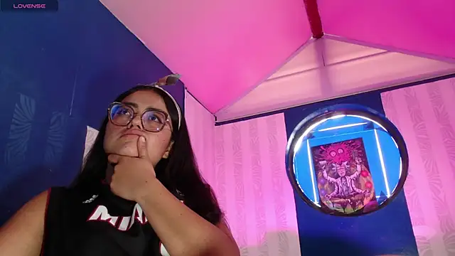 vitoria23  online show from May 2026 01:51:01 PM