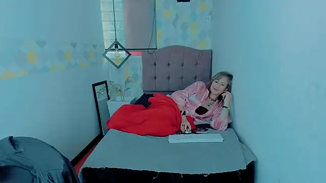 ScarletHoot  online show from December 2024 03:53:01 PM