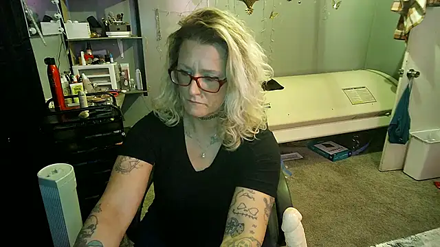 Lisalovely6981 online show from February 2025 11:41:02 PM