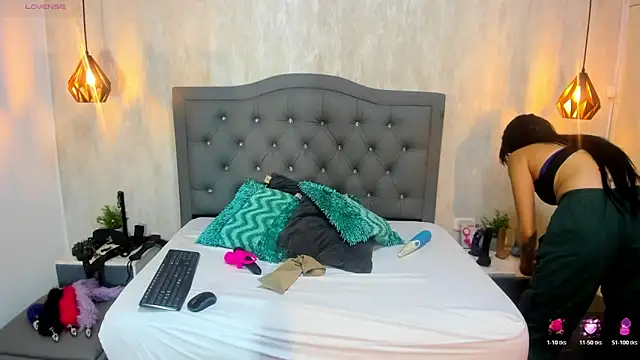 ana parker online show from April 2026 07:03:01 PM