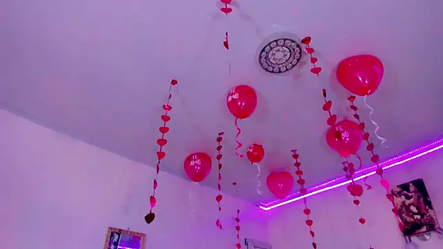 naomy  xx online show from February 2025 09:42:02 PM