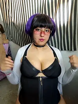 Derry Cooper online show from April 2026 12:00:01 AM