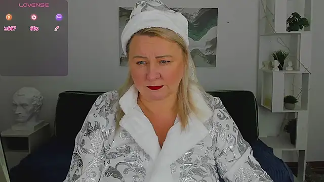 mira robinsonnn online show from December 2025 04:47:01 PM