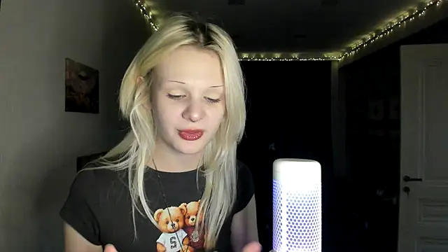 sashakiss99 online show from October 2025 01:35:01 AM