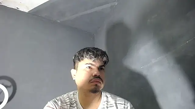 Snapshot of DickMasterfindom chatting on February 2025 12:17:01 AM DickMasterfindom online show from February 2025 12:17:01 AM