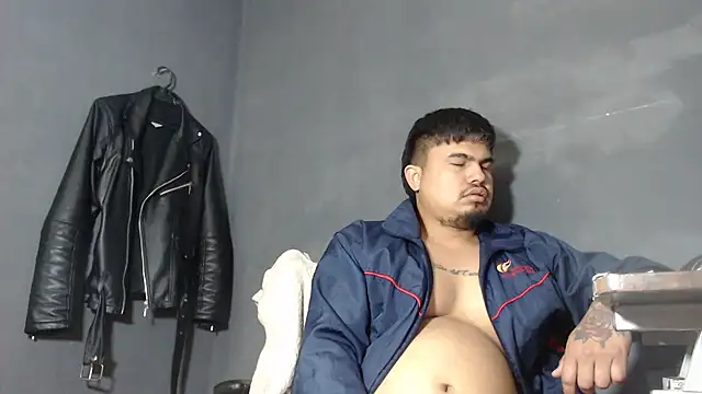Snapshot of DickMasterfindom chatting on March 2025 04:51:01 PM DickMasterfindom online show from March 2025 04:51:01 PM