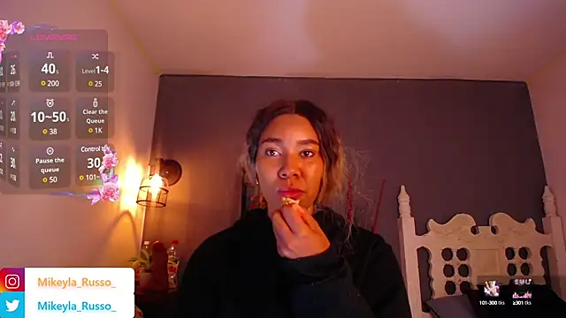 Snapshot of Mikeyla-Russo chatting on December 2024 09:06:02 PM Mikeyla-Russo online show from December 2024 09:06:02 PM