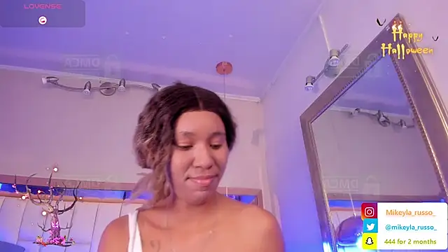 Mikeyla-Russo online show from October 2025 07:56:02 PM