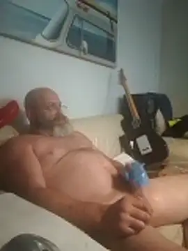 Snapshot of iambradz chatting on October 2025 04:52:01 PM iambradz online show from October 2025 04:52:01 PM