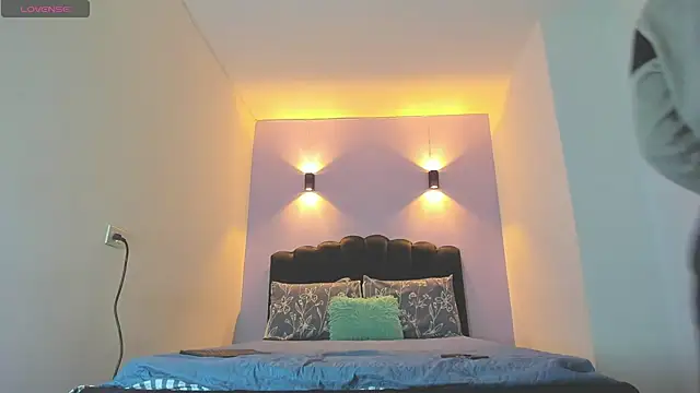 Sofia Clauss  online show from October 2025 04:11:01 AM