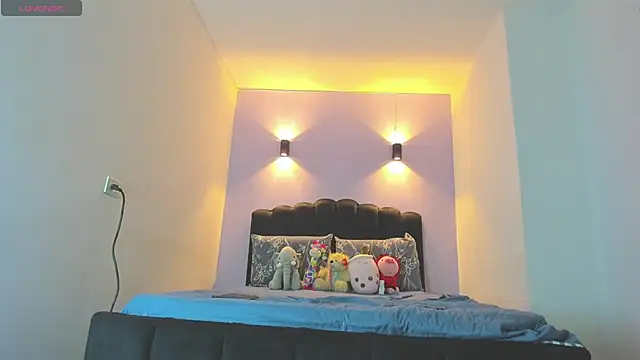 Sofia Clauss  online show from October 2025 08:28:01 AM